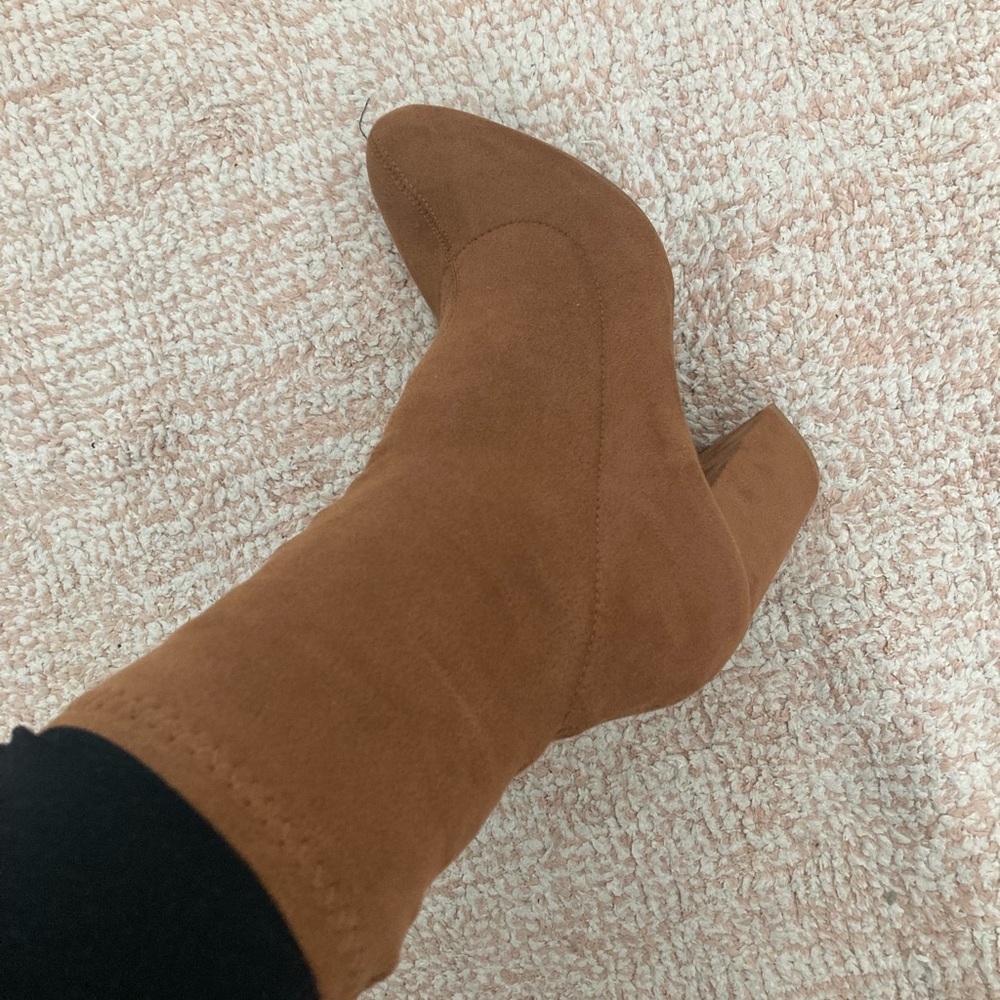 NWOT Forever 21 Brown Booties Size 5.5